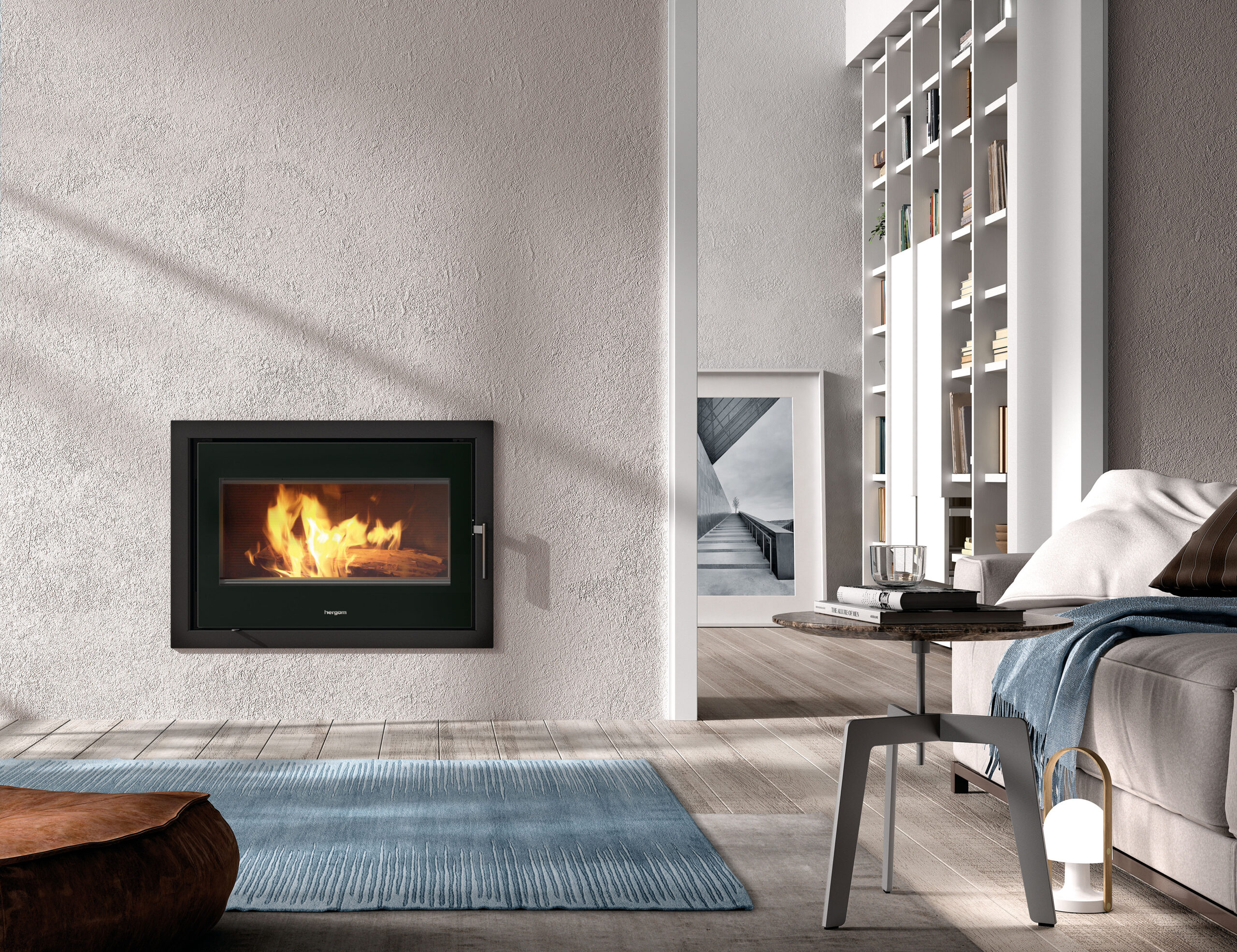 Estufa de leña independiente Hergom Glow con base de patas, de doble combustión, con cristales laterales y esmalte Ámbar.