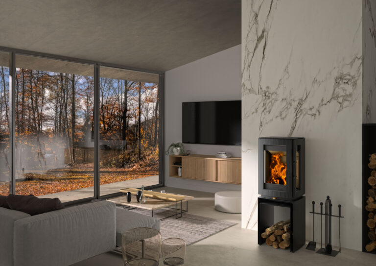 Estufa de leña independiente Hergom Glow con base de patas, de doble combustión, con cristales laterales y esmalte Ámbar.